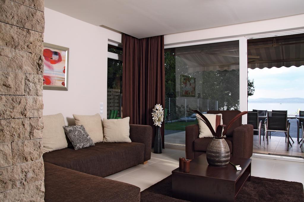 Villa Aba Sea House Balatonszarszo Habitación foto